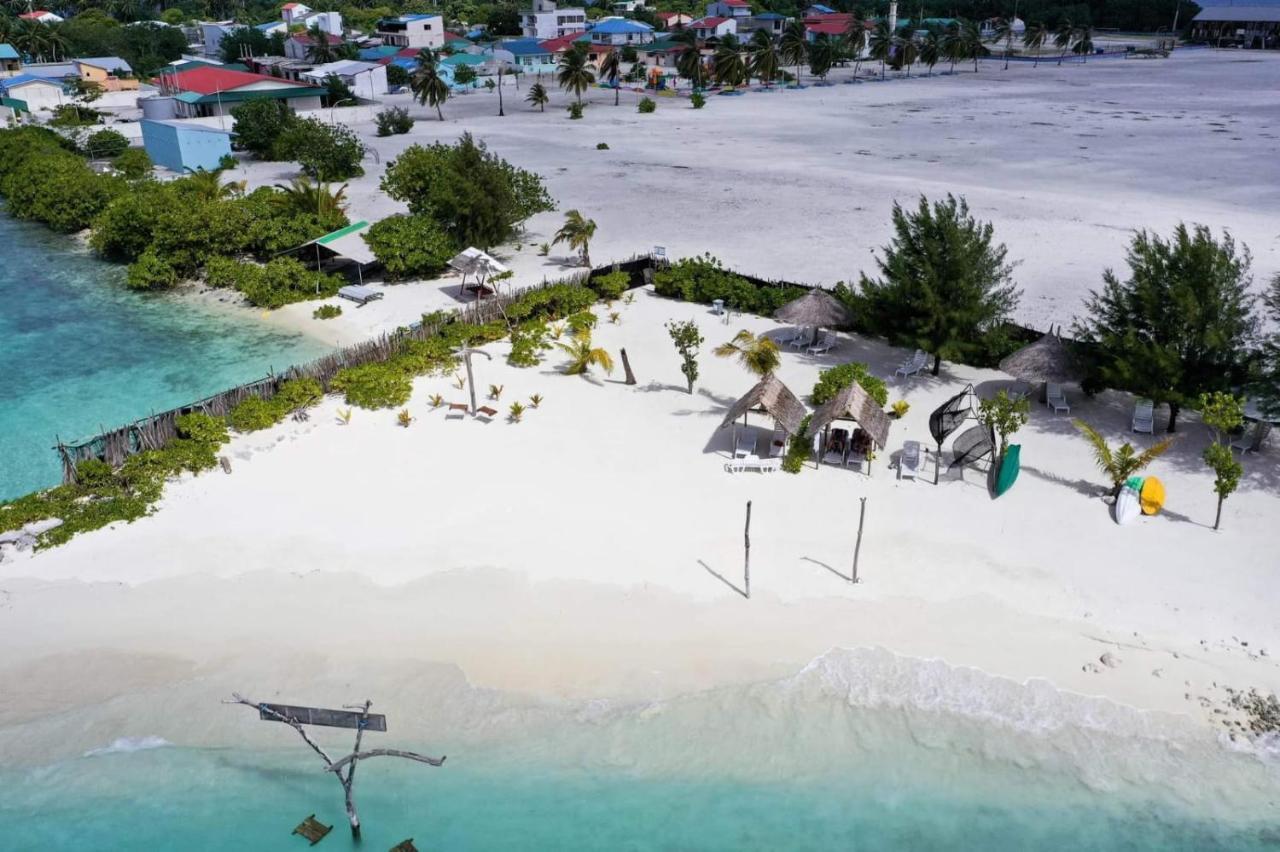 Ocean Waves Inn Gaafaru Exterior photo